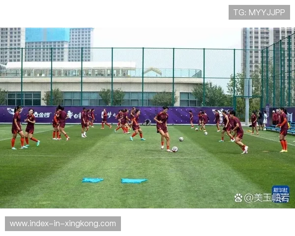 足球俱乐部训练基地对外开放日人气爆棚，足球培训基地