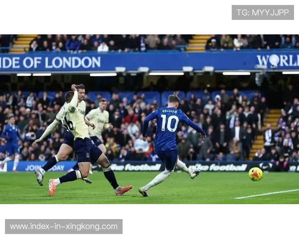 切尔西中路直塞精彩，哈弗茨中路跟进破门