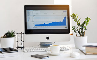 中国篮球运动员代表国家参加奥运会，创造佳绩，中国队篮球运动员