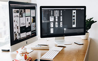 《电竞赛事现场：激烈对抗引爆全场》，电竞比赛场景